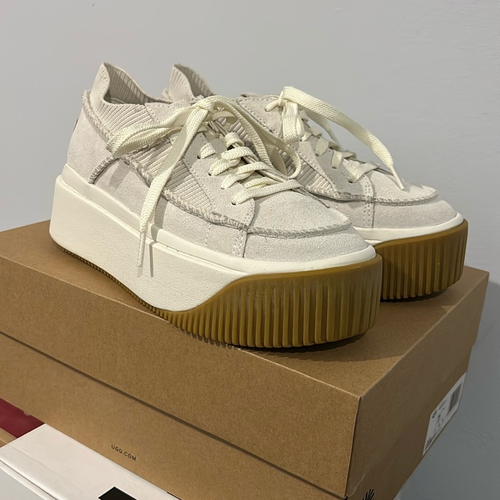 NWT brand new in box, Ugg Ez-duzzit platform shoe